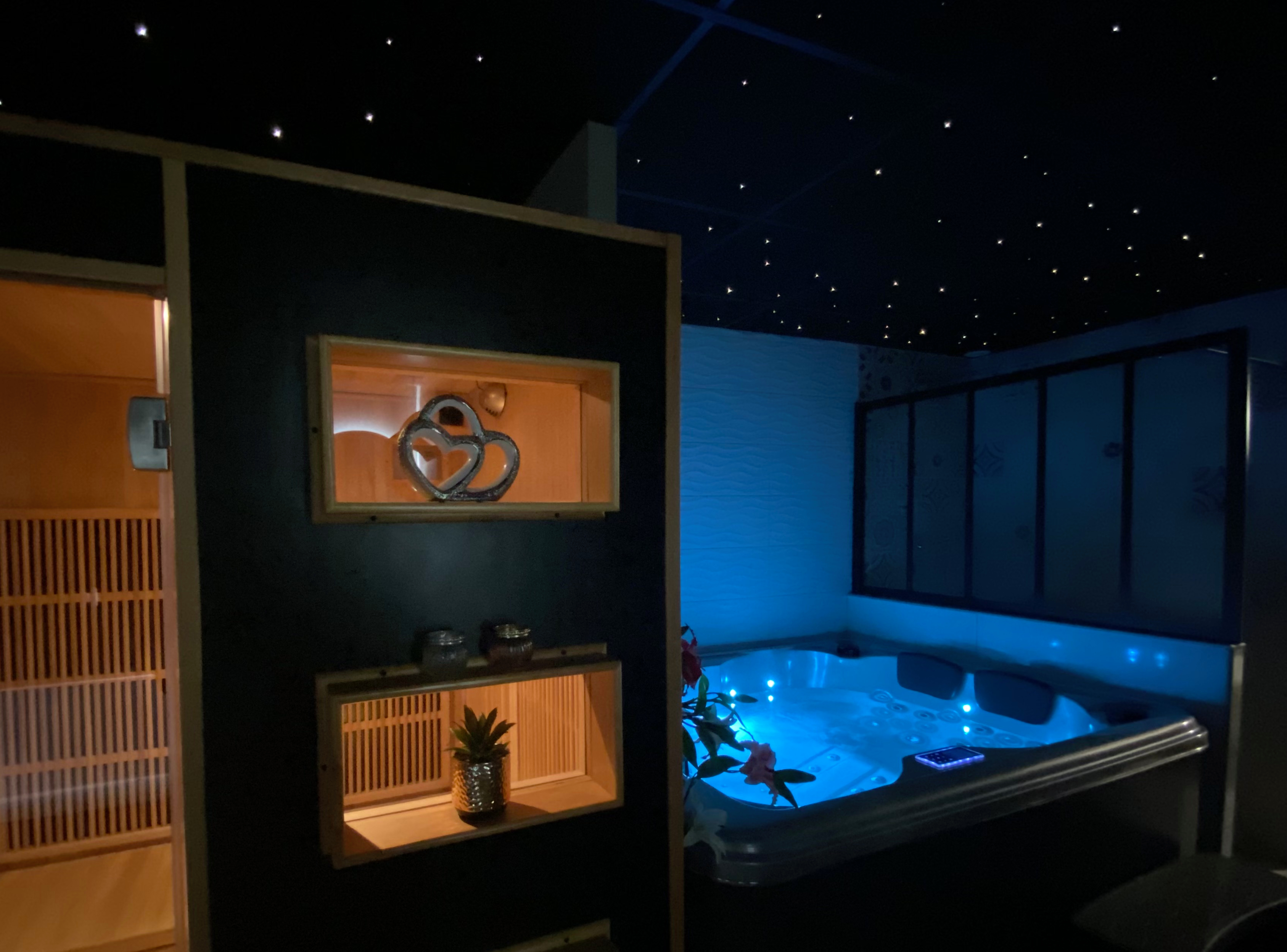 Photo de la suite avec jacuzzi privatif Au Coeur du Spa à Auterive